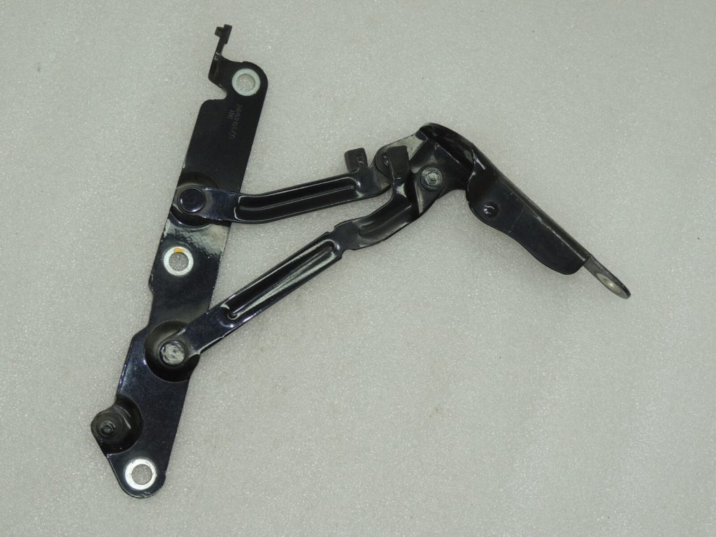 OEM Volvo S80 II Петля задней двери правая 30799275