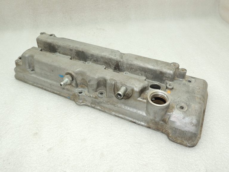 OEM Suzuki SX4 2.0i vārstu vāks 1117065J00, 1117065J01