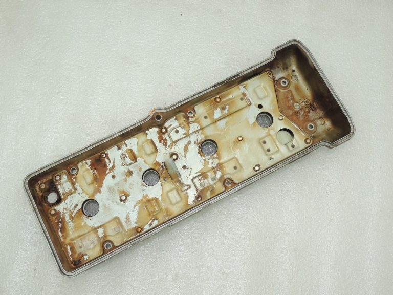 OEM Suzuki SX4 2.0i vārstu vāks 1117065J00, 1117065J01