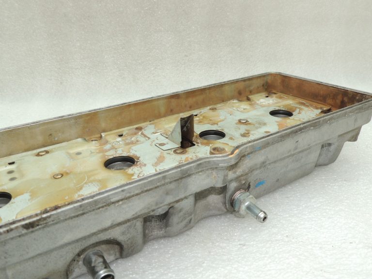OEM Suzuki SX4 2.0i vārstu vāks 1117065J00, 1117065J01