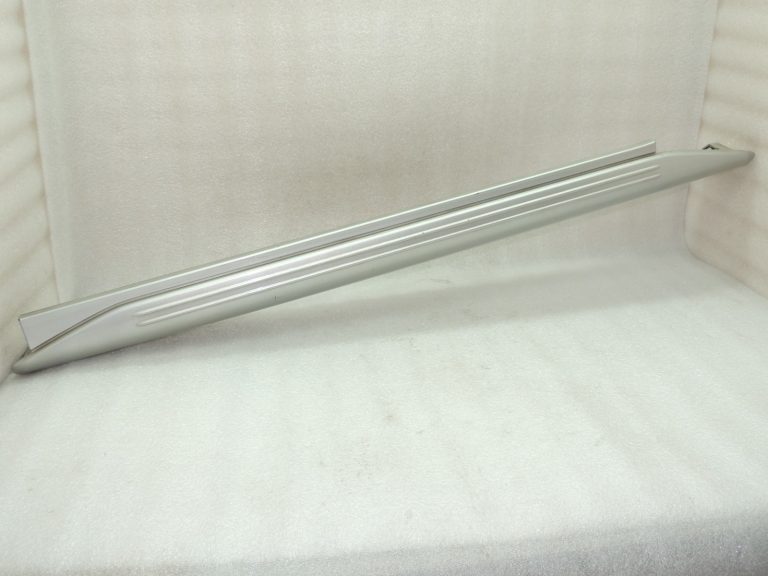OEM Suzuki Jimny III kreisās puses slieksnis 7766081A00ZJ3
