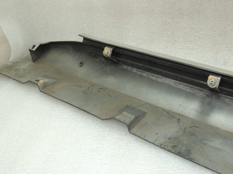 OEM Suzuki Jimny III kreisās puses slieksnis 7766081A00ZJ3