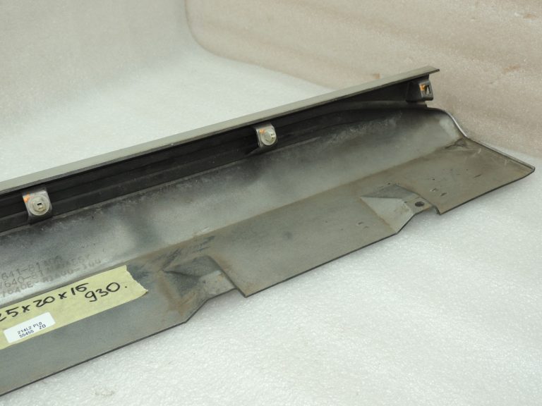 OEM Suzuki Jimny III kreisās puses slieksnis 7766081A00ZJ3