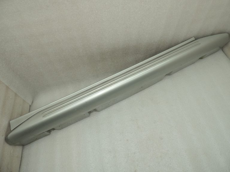 OEM Suzuki Jimny III kreisās puses slieksnis 7766081A00ZJ3