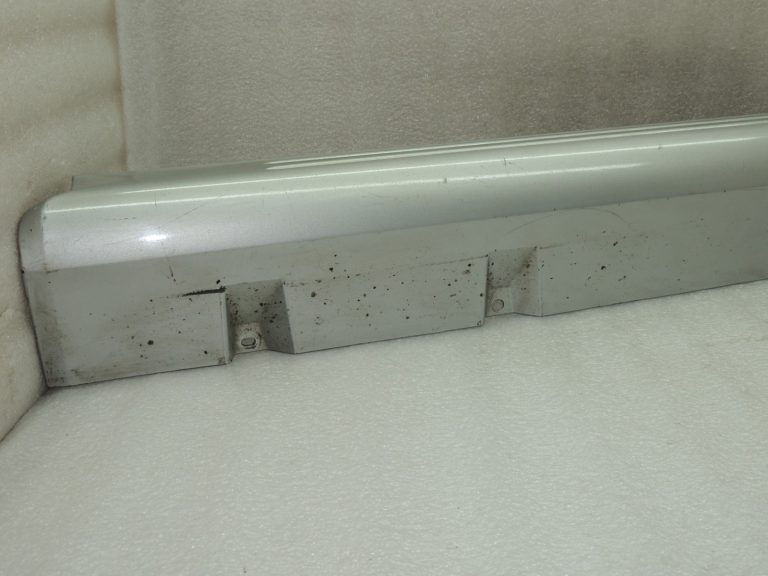 OEM Suzuki Jimny III kreisās puses slieksnis 7766081A00ZJ3