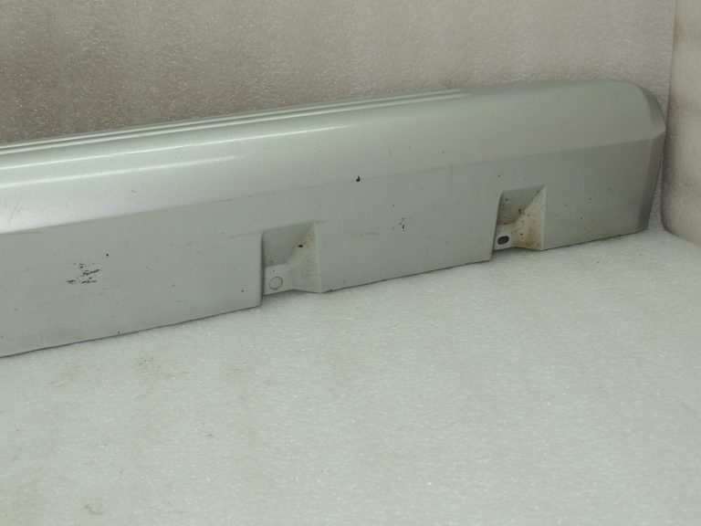 OEM Suzuki Jimny III kreisās puses slieksnis 7766081A00ZJ3