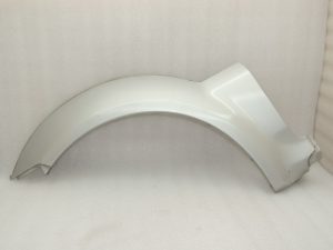 Suzuki Jimny MK3 Splash aizsargs priekšējais kreisais 7763081A00Z2S
