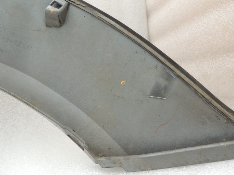 Suzuki Jimny MK3 Aizsargs pret šļakatām aizmugurējais labais 7755081A00