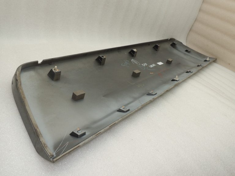 OEM Suzuki Jimny III durvju apdare durvju aizsargs labajā pusē7756081A00ZDL