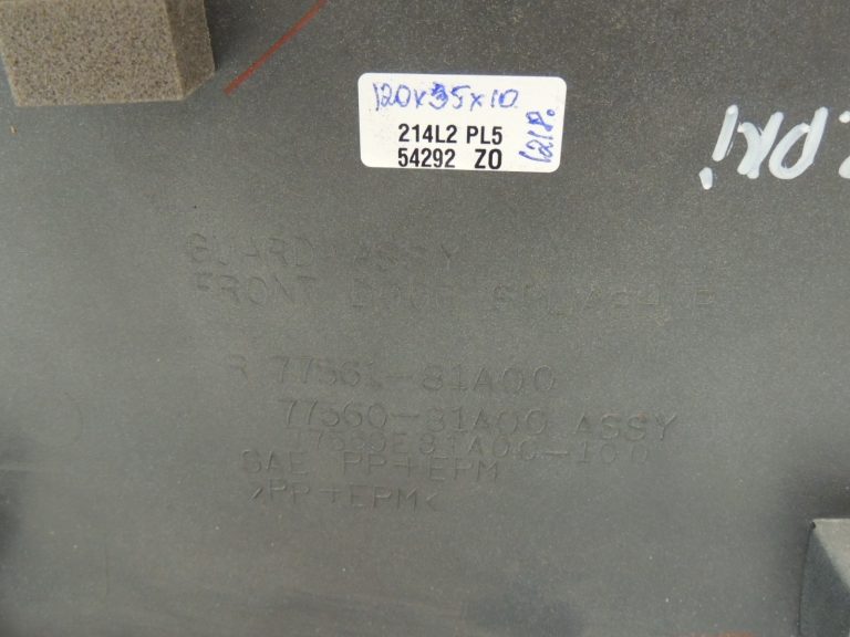 OEM Suzuki Jimny III durvju apdare durvju aizsargs labajā pusē7756081A00ZDL
