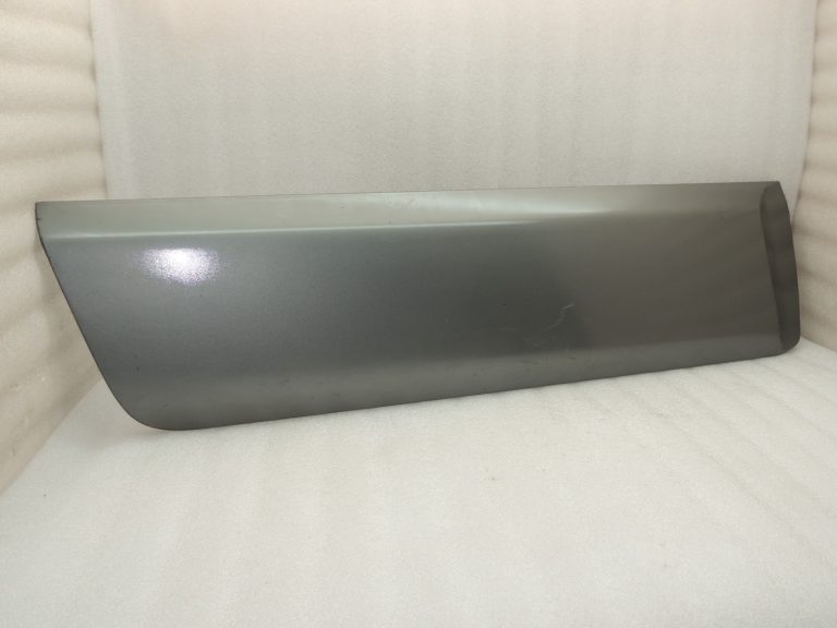 OEM Suzuki Jimny III durvju apdare durvju aizsargs labajā pusē7756081A00ZDL