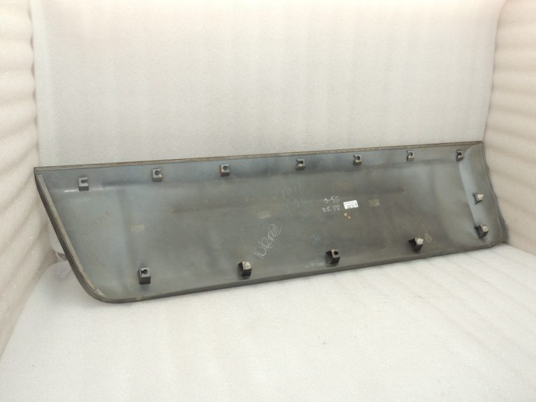 Suzuki Jimny MK3 durvju apdare durvju aizsargs kreisais 7766081A00ZY8