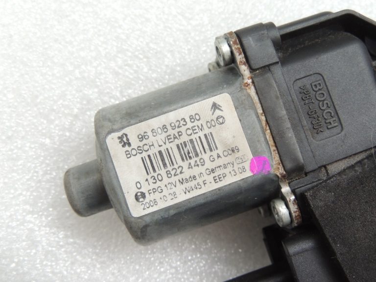 Peugeot 308 Aizmugurējā stikla regulators pa labi 9675466680 9680692380