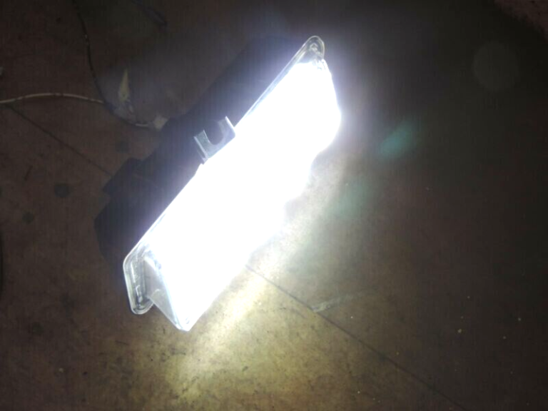 Oriģināls Renault Captur I Clio IV LED dienas gaitas lukturis kreisais 266059493R DEFEKTĪVS