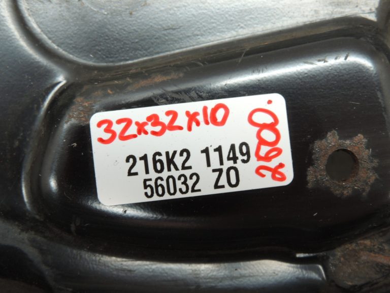 Suzuki Grand Vitara III 1.9D Aizmugurējais bremžu trumuļa dubļusargs, labais 5311065J02