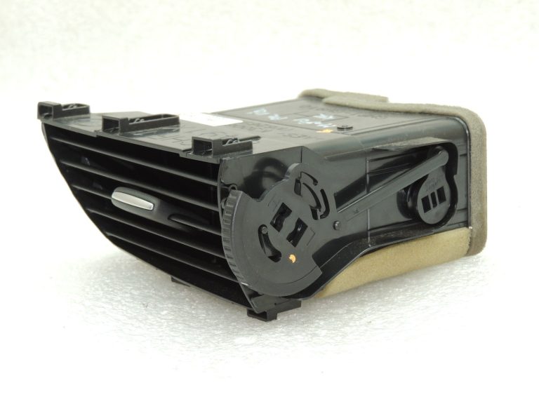 Mazda 6 GJ GL Instrumentu paneļa centrālā ventilācijas sistēma kreisajā pusē GHR16491XB02