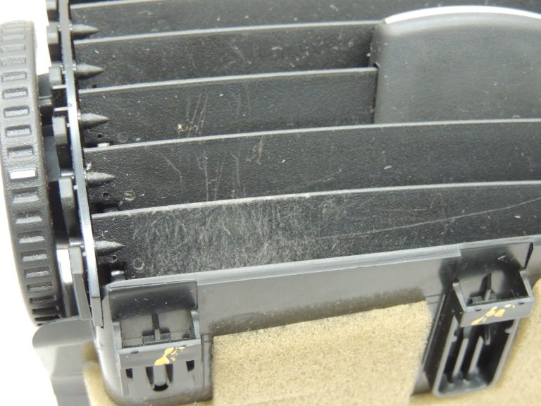 Mazda 6 GJ GL instrumentu paneļa ventilācijas caurule centrālā labajā pusē GHP96491XB02