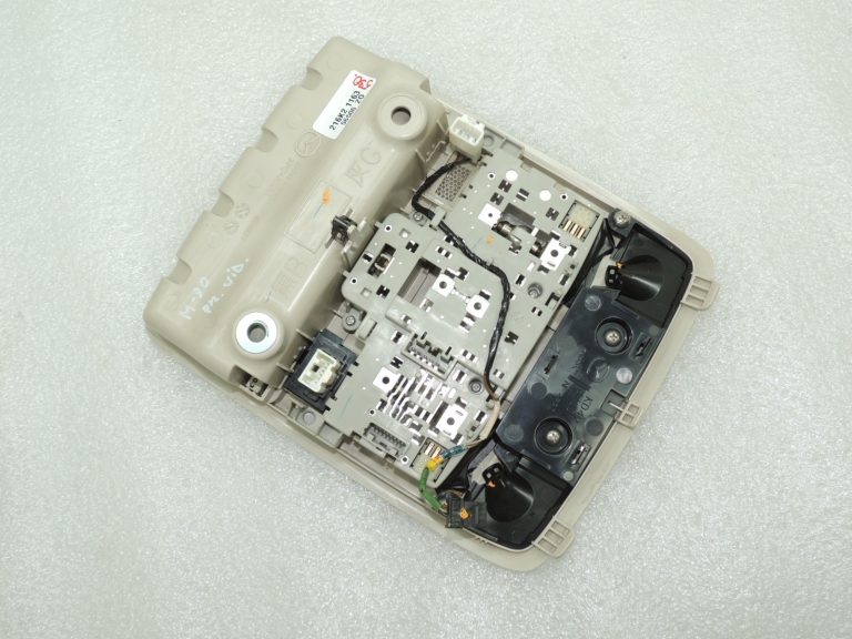 Mazda 6 GJ GL jumta lukturis iekšējais jumta lukturis KD496997075