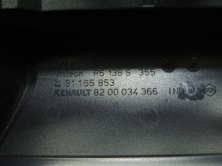 Renault Trafic II priekšējais ekrāna apšuvums 8200034366