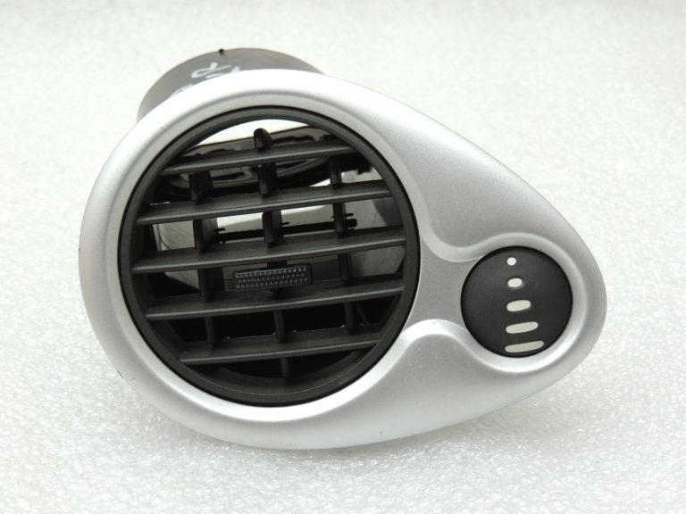 Renault Clio III Gaisa ventilācijas atvere Gaisa ventilācijas atvere Priekšējā kreisā 7701061207