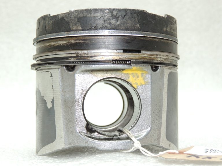 Nissan Opel Renault 2.5DTI Pistons 93161477 93161476