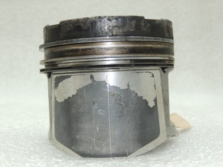 Nissan Opel Renault 2.5DTI Pistons 93161477 93161476