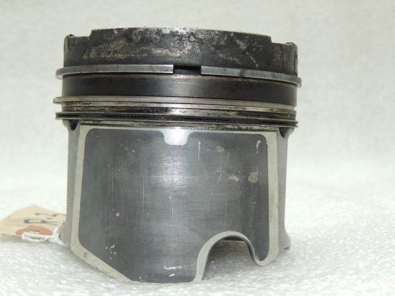 Nissan Opel Renault 2.5DTI Pistons 93161477 93161476