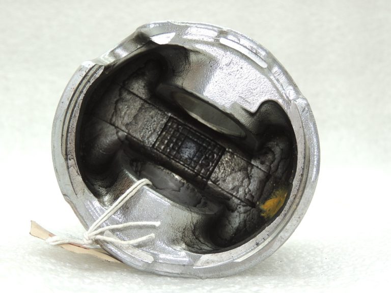 Nissan Opel Renault 2.5DTI Pistons 93161477 93161476