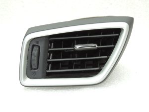 Nissan Qashqai J11 Gaisa ventilācijas atveres priekšējā kreisā 687614EH0A