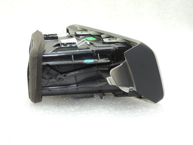Nissan Qashqai J11 Gaisa ventilācijas atveres priekšējā kreisā 687614EH0A