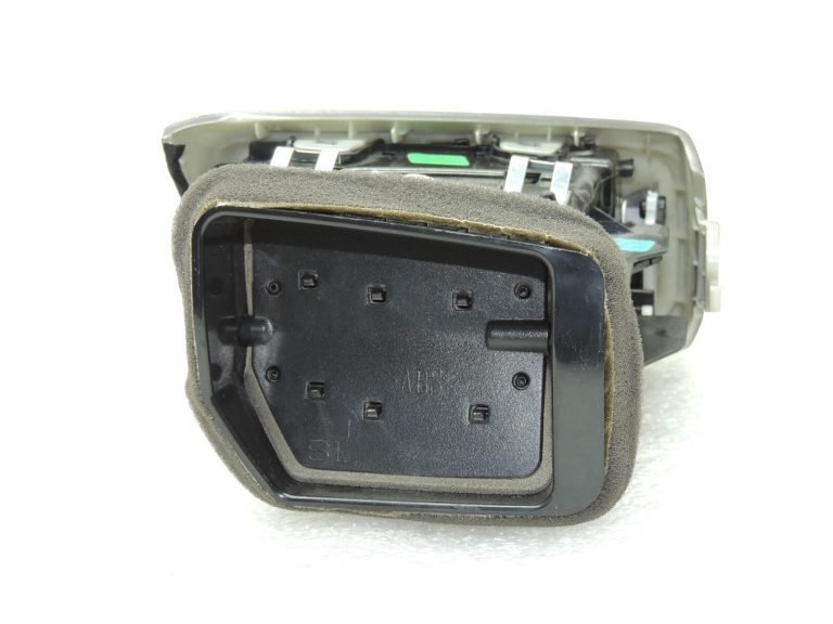 Nissan Qashqai J11 Gaisa ventilācijas atveres priekšējā kreisā 687614EH0A