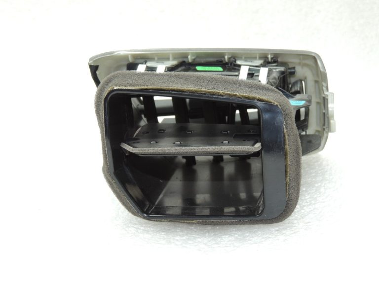 Nissan Qashqai J11 Gaisa ventilācijas atveres priekšējā kreisā 687614EH0A