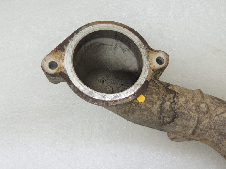 Toyota Hilux VII 2.5 D-4D 2KD-FTV Radiatora caurule 16321-30040 16321-0L020