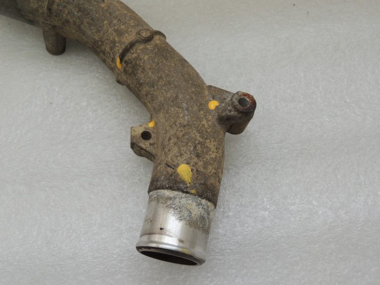 Toyota Hilux VII 2.5 D-4D 2KD-FTV Radiatora caurule 16321-30040 16321-0L020