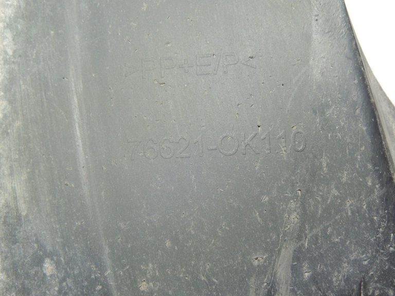 Toyota Hilux VII priekšējo dubļu atloku komplekts 766210K110 766220K110
