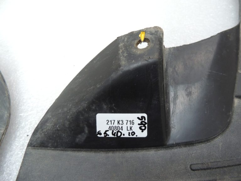 Toyota Hilux VII priekšējo dubļu atloku komplekts 766210K110 766220K110
