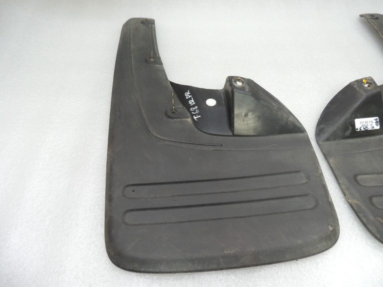Toyota Hilux VII priekšējo dubļu atloku komplekts 766210K110 766220K110