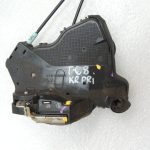 Toyota Hilux VII priekšējo kreiso durvju slēdzene 690400K070 Durvju slēdzene Kreisā priekšējā pusē