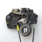 Toyota Hilux VII Aizmugurējā labās puses durvju slēdzene 690500K040 Durvju slēdzene Aizmugurējā labā puse