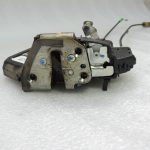 Toyota Hilux VII Aizmugurējā labās puses durvju slēdzene 690500K040 Durvju slēdzene Aizmugurējā labā puse