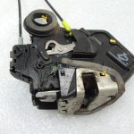 Toyota Hilux VII Aizmugurējā labās puses durvju slēdzene 690500K040 Durvju slēdzene Aizmugurējā labā puse