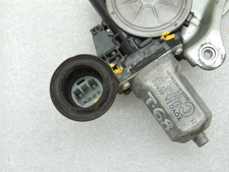 Toyota Hilux VII Priekšējā labā loga regulatora sliede ar motoru 69810-0K041