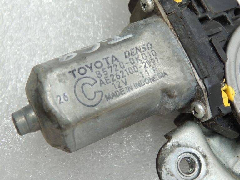 Toyota Hilux VII Priekšējā labā loga regulatora sliede ar motoru 69810-0K041