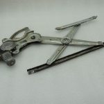 Toyota Hilux VII Priekšējā labā loga regulatora sliede ar motoru 69810-0K041