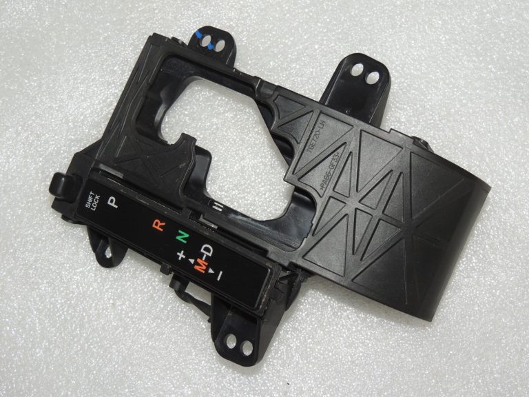 Toyota Avensis T27 centrālās konsoles automātiskās transmisijas displeja pārsegs 5880505341