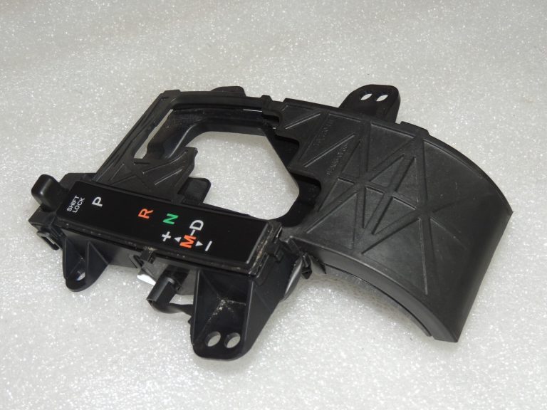 Toyota Avensis T27 centrālās konsoles automātiskās transmisijas displeja pārsegs 5880505341