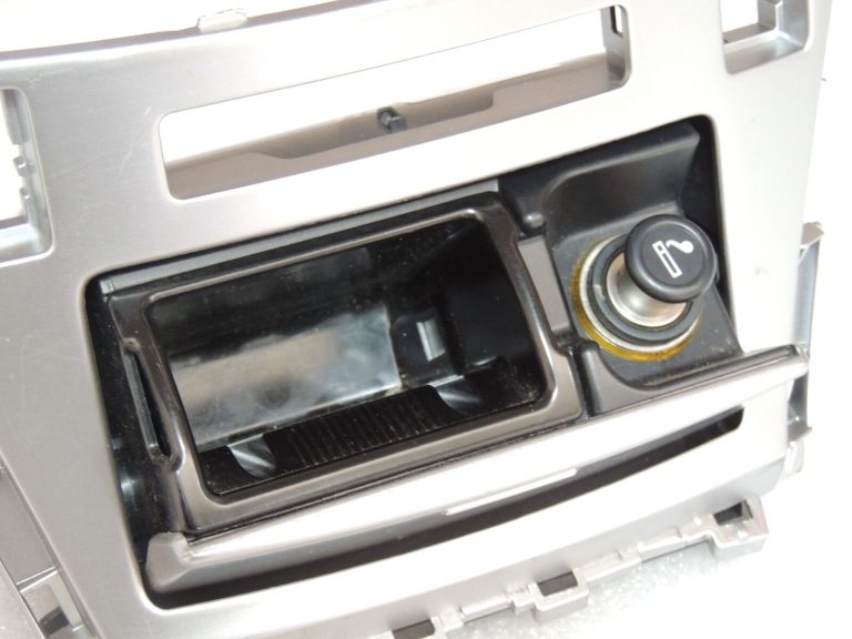 OEM Toyota Avensis T27 pelnu trauks 7411005211