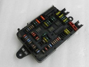 BMW F20 F21 F22 F30 F31 F32 F15 F16 9337880 Распределитель питания задний 9259466