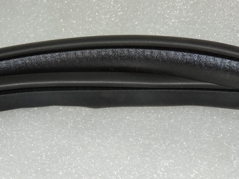 Suzuki SX4 S-CROSS durvju gumijas blīve priekšējā kreisā 84651-61M00