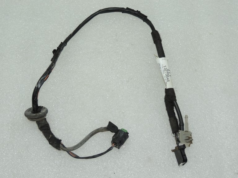 OEM Opel Insignia A trešā bremžu signālstabiņa vadu instalācija 13273646